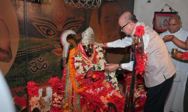 *राज्यपाल रमेन डेका सोगड़ा आश्रम पहुंचे मां काली की पूजा अर्चना कर प्रदेशवासियों की सुख समृद्धि और खुशहाली की कामना की*