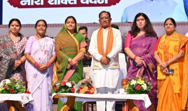 *नारी शक्ति वंदन अधिनियम देश की महिलाओं के सशक्तिकरण के लिए ऐतिहासिक कदम*  *मुख्यमंत्री नारी शक्ति वंदन महासम्मेलन में हुए शामिल*