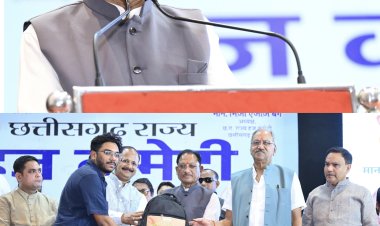 *मुख्यमंत्री विष्णु देव साय ने हज यात्रियों को वितरित किया फर्स्ट एड किट: सफल हज यात्रा के लिए शुभकामना देकर यात्रियों का किया स्वागत*