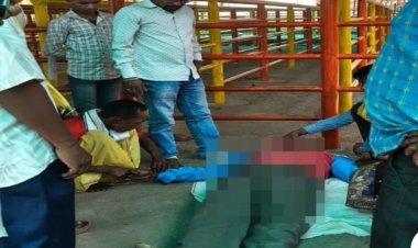 *प्रसिद्ध कुदरगढ़ देवी धाम में एक श्रद्धालु की अचानक मौत से हड़कंप*  *भीषण गर्मी और करीब 900 सीढ़ियों की कठिन चढ़ाई के बाद मंदिर पहुंचते ही श्रद्धालु की थम गई सांसें*