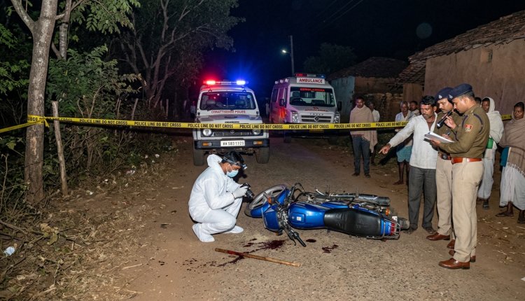 शादी समारोह से देर रात बाइक से लौट रहे दंपती पर जानलेवा हमला: पत्नी की मौत, पति गंभीर