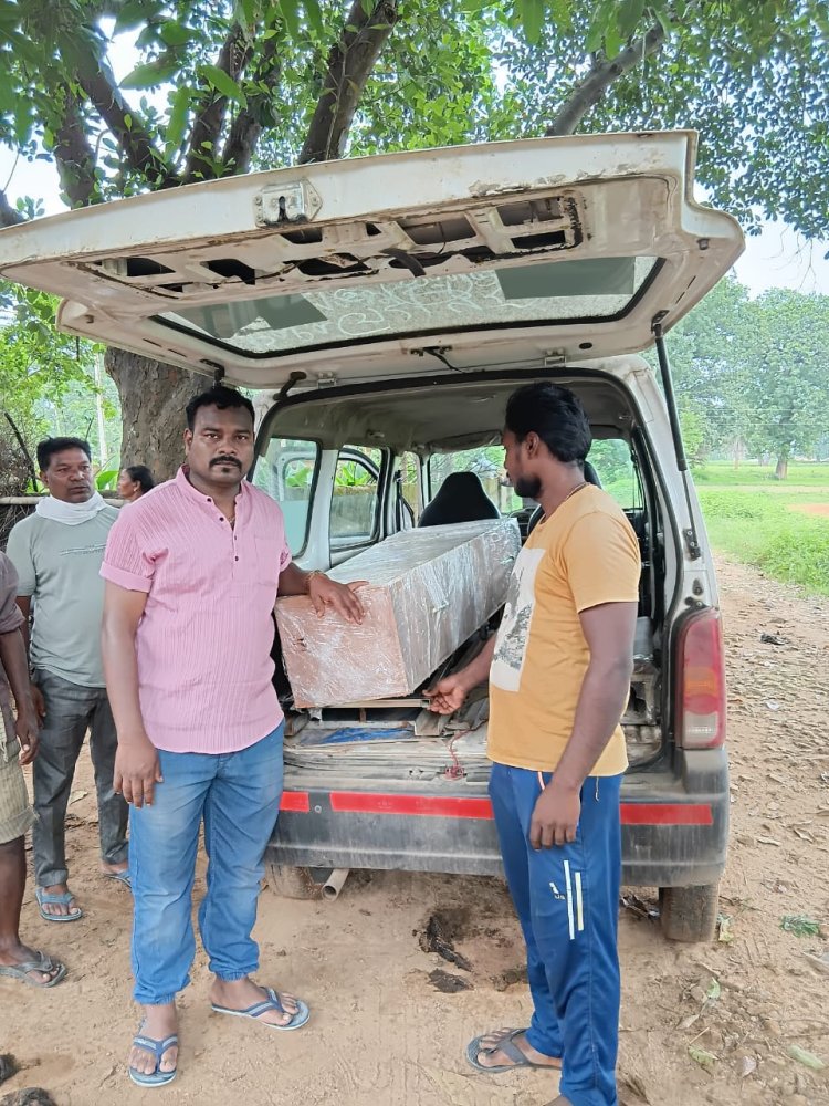 मुख्यमंत्री कैंप कार्यालय की संवेदनशील पहल  केरल से एयरलिफ्ट कर रांची लाया गया मृतक मृत्युंजय सिंह का पार्थिव शरीर, जहां से पहुंचाया गया उनके गृह ग्राम कुनकुरी केराडीह