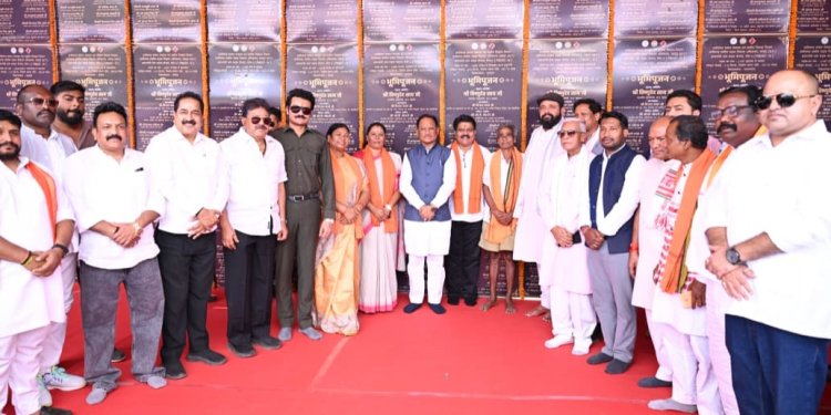 *मुख्यमंत्री विष्णुदेव साय ने प्रदेश में 774 सड़कों का किया शिलान्यास एवं शुभारभ*  2225.44 करोड़ रुपए की लागत से 2426.875 किलोमीटर सड़कों का किया जाएगा निर्माण