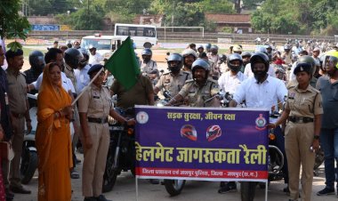 *कुनकुरी में कौशल्या साय ने दिखाई हेलमेट जागरूकता रैली को हरी झंडी, लोगों को दिलाई सड़क सुरक्षा की शपथ*