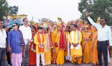 *दोकड़ा में भक्ति की बही अविरल धारा : श्री जगन्नाथ मंदिर स्थापना प्रथम वर्षगांठ महोत्सव का शुभारंभ, भव्य कलश यात्रा में उमड़ा जनसैलाब, मुख्यमंत्री की धर्मपत्नी कौशल्या साय हुईं शामिल....*