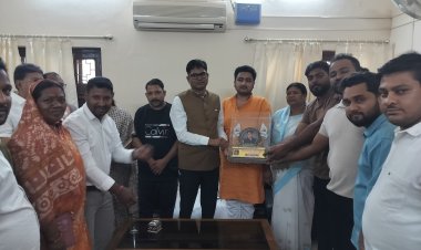 *यंग तिरंगा समिती ने जिले के प्रभारी मंत्री ओपी चौधरी का किया सम्मान*