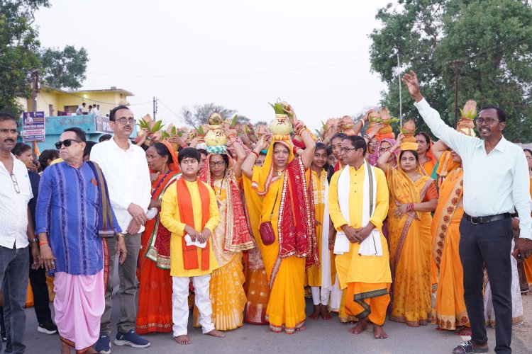 *दोकड़ा में भक्ति की बही अविरल धारा : श्री जगन्नाथ मंदिर स्थापना प्रथम वर्षगांठ महोत्सव का शुभारंभ, भव्य कलश यात्रा में उमड़ा जनसैलाब, मुख्यमंत्री की धर्मपत्नी कौशल्या साय हुईं शामिल....*