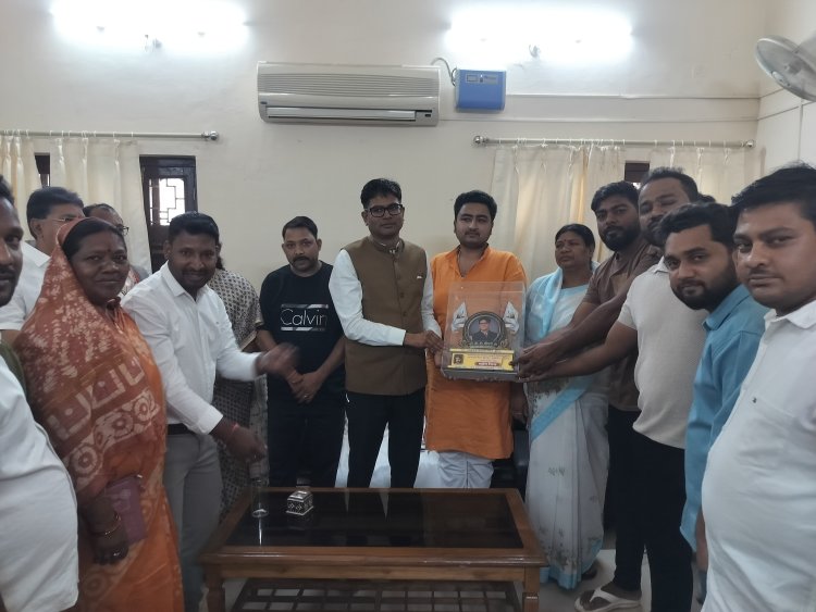 *यंग तिरंगा समिती ने जिले के प्रभारी मंत्री ओपी चौधरी का किया सम्मान*
