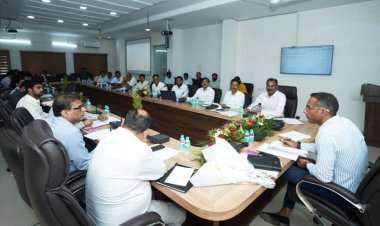 *भारतमाला परियोजना के दो राष्ट्रीय राजमार्गों के काम मार्च-2027 तक होंगे पूरे*  *रायपुर-धनबाद इकोनॉमिक कॉरीडोर का काम भी तेज गति से चल रहा*