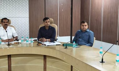 *छत्तीसगढ़ में अब बिना लोकेशन ट्रैकिंग सिस्टम वाली यात्री बसों पर होगी कार्रवाई*  *परिवहन सचिव ने ली बस संचालको एवं अधिकृत वेंडरों की बैठक*