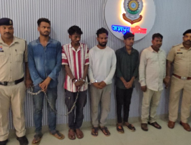 *जशपुर पुलिस की बड़ी कार्रवाई: झारखंड से आ रही नशीले इंजेक्शनों की खेप जब्त, 5 तस्कर गिरफ्तार*