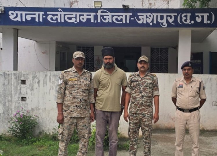 *घर घुसकर महिला से छेड़छाड़ और अश्लील हरकत करने वाला ढाबा संचालक गिरफ्तार*  *पीड़िता के विरोध पर आरोपी भागा, एससी-एसटी एक्ट सहित विभिन्न धाराओं में मामला दर्ज, न्यायिक रिमांड पर भेजा गया जेल*