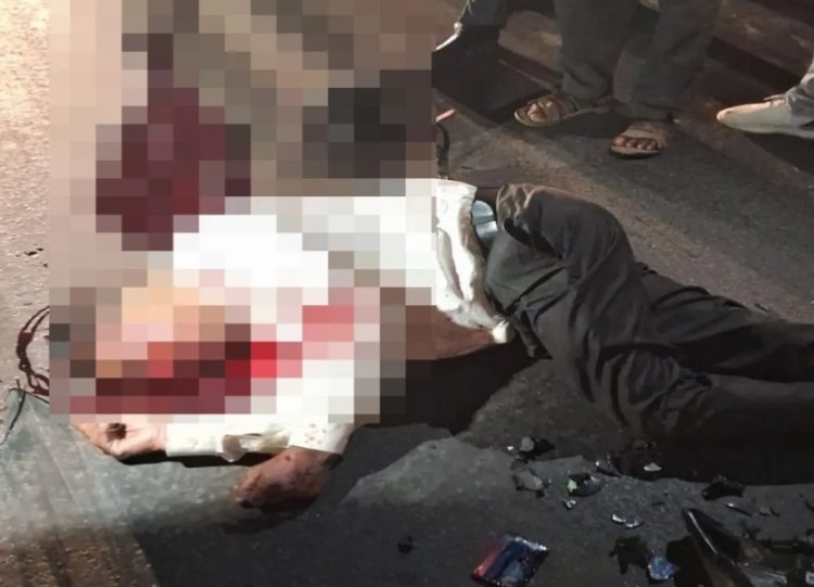 *NH-43 पर खड़े ट्रक से टकराई बाइक, सवार की मौत*  *बिना पार्किंग लाइट सड़क पर खड़ा था ट्रक, अंधेरे में नहीं दिखा इस कारण से हुआ हादसा*
