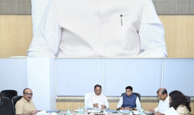 *राज्य सरकार के नीतिगत सुधारों एवं नवाचारों से राजस्व प्रशासन में आया सकारात्मक बदलाव : मुख्यमंत्री श्री विष्णुदेव साय*  *मुख्यमंत्री विष्णुदेव साय ने राजस्व विभाग के कार्यों की उच्चस्तरीय समीक्षा की*