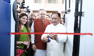 *ग्रामीण विद्यार्थियों को आधुनिक तकनीकों से जोड़ना विकसित छत्तीसगढ़ की दिशा में महत्वपूर्ण कदम : मुख्यमंत्री विष्णुदेव साय*  *मुख्यमंत्री विष्णुदेव साय और विधानसभा अध्यक्ष डॉ. रमन सिंह ने ‘भावना दीदी की साइंस पाठशाला’ को दिखाई हरी झंडी*