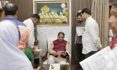 *मुख्यमंत्री विष्णुदेव साय ने बगिया में जनदर्शन कर सुनी आमजनों की समस्याएं*  *आवेदनों के त्वरित एवं गंभीर निराकरण के दिए निर्देश*