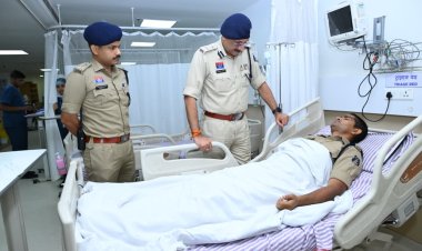 *रैली के दौरान ड्यूटी निभाते हुए 16 पुलिस जवान हुए घायल, चिकित्सकों से चर्चा कर पुलिस कमिश्नर ने उपचार की जानकारी ली*