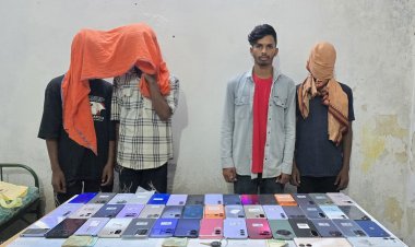 *18.75 लाख की मोबाइल चोरी का खुलासा, 4 आरोपी गिरफ्तार*  *CCTV फुटेज से मिली सफलता, 47 मोबाइल, बाइक और नकदी बरामद; एक आरोपी फरार*