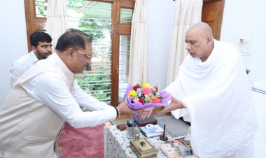 *गुरु पूर्णिमा पर मुख्यमंत्री ने अघोर गुरु पीठ बनोरा में किए गुरु दर्शन, बाबा प्रियदर्शी राम से लिया आशीर्वाद*