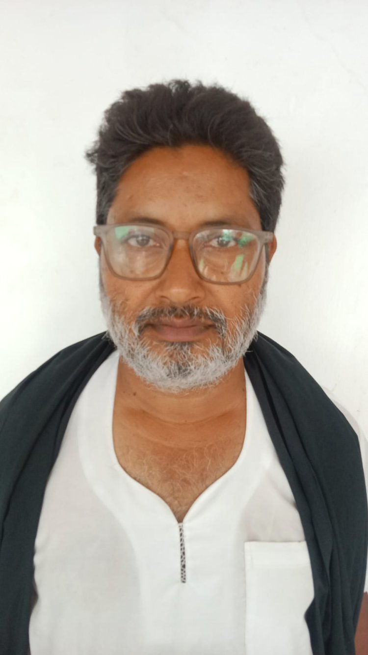 *114 बोतल अवैध शराब के साथ तस्कर गिरफ्तार, बाइक भी जब्त*  *पत्थलगांव में अंग्रेजी-देसी शराब की खेप ले जाते पकड़ा गया आरोपी; आबकारी एक्ट के तहत भेजा गया जेल*
