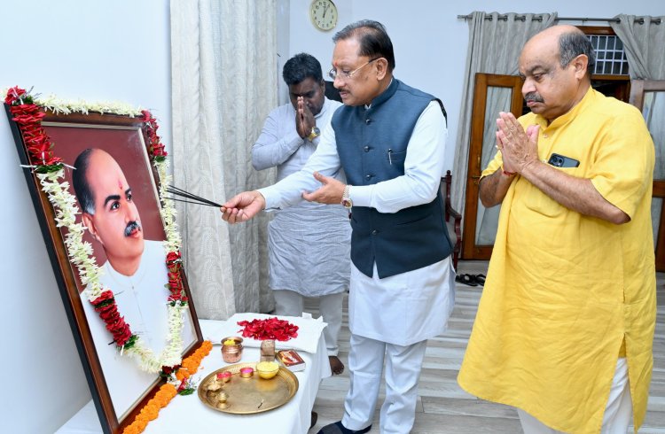 *मुख्यमंत्री श्री विष्णुदेव साय ने डॉ. श्यामा प्रसाद मुखर्जी की 125वीं जयंती पर उन्हें किया नमन*