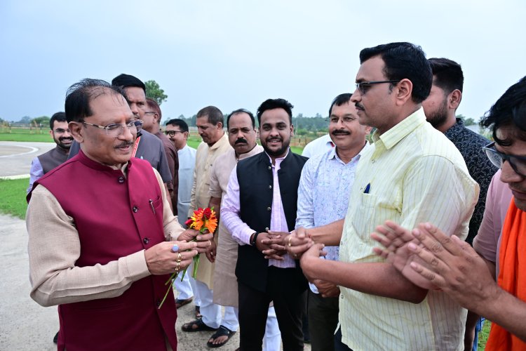 *मुख्यमंत्री विष्णुदेव साय बगिया पहुंचे, हेलीपैड पर हुआ आत्मीय स्वागत*