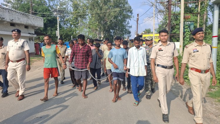 *जशपुर में ऑपरेशन शंखनाद: 55 किलो गौवंश का मांस जब्त, 10 आरोपी हिरासत में*  *कोतबा पुलिस की कार्रवाई, बाइक, हथियार और 2 हजार रुपए भी जब्त; न्यायिक रिमांड की तैयारी*