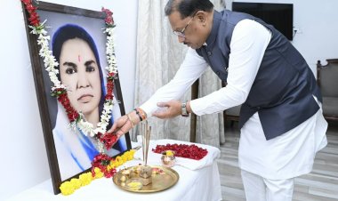 *मुख्यमंत्री साय ने छत्तीसगढ़ की प्रथम महिला सांसद और समाज सेविका मिनीमाता की पुण्यतिथि पर किया नमन*