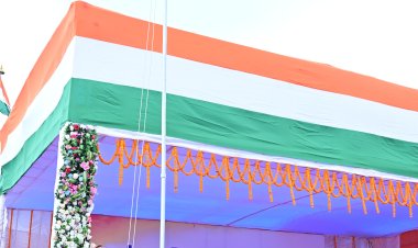 *जशपुर जिला मुख्यालय में हर्षाेल्लास से मनाया गया 80वां स्वतंत्रता दिवस समारोह*