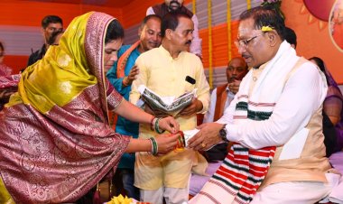 *पंडरीपानी में रक्षाबंधन एवं बहनों से संवाद कार्यक्रम में मुख्यमंत्री साय हुए शामिल*