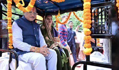 *मुख्यमंत्री ने जशपुर एक्सप्रेस योजना का किया शुभारंभ*  *मुख्यमंत्री ने बगिया कैम्प कार्यालय में रक्षाबंधन पर्व पर 50 बहनों को दिया ई रिक्शा का उपहार* 