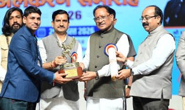 *राष्ट्रीय खेल दिवस पर मुख्यमंत्री विष्णु देव साय ने 126 खिलाड़ियों एवं प्रशिक्षकों को प्रदान किए राज्य खेल अलंकरण*