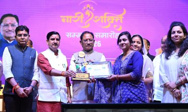 *नारी शक्ति सम्मान समारोह में विभिन्न क्षेत्रों में उत्कृष्ट योगदान देने वाली महिलाओं का मुख्यमंत्री ने किया सम्मान*