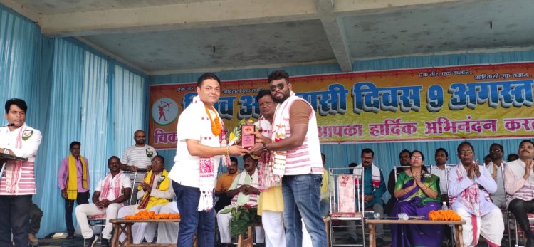 सामाजिक सौहार्द की मिसाल बने चंद्रशेखर अग्रवाल, सर्व आदिवासी समाज ने किया सम्मान*