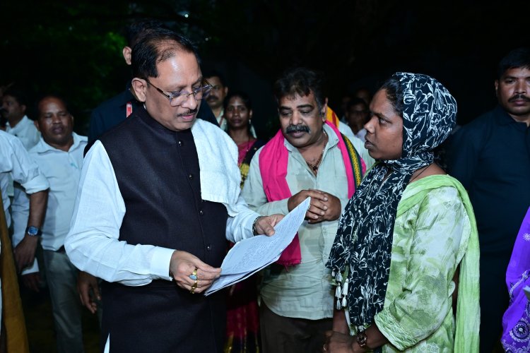 *मुख्यमंत्री विष्णु देव साय ने बगिया में सुनी आम लोगों की मांग और समस्याएं*  *अधिकारियों को गंभीरता से निराकरण करने के दिए सख्त निर्देश* 