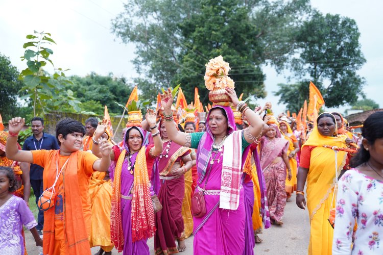 *बगिया में सावन के अंतिम सोमवार पर निकली भव्य कांवड़ यात्रा, मुख्यमंत्री की धर्मपत्नी कौशल्या साय ने किया जलाभिषेक*
