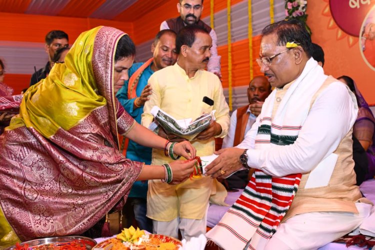 *पंडरीपानी में रक्षाबंधन एवं बहनों से संवाद कार्यक्रम में मुख्यमंत्री साय हुए शामिल*