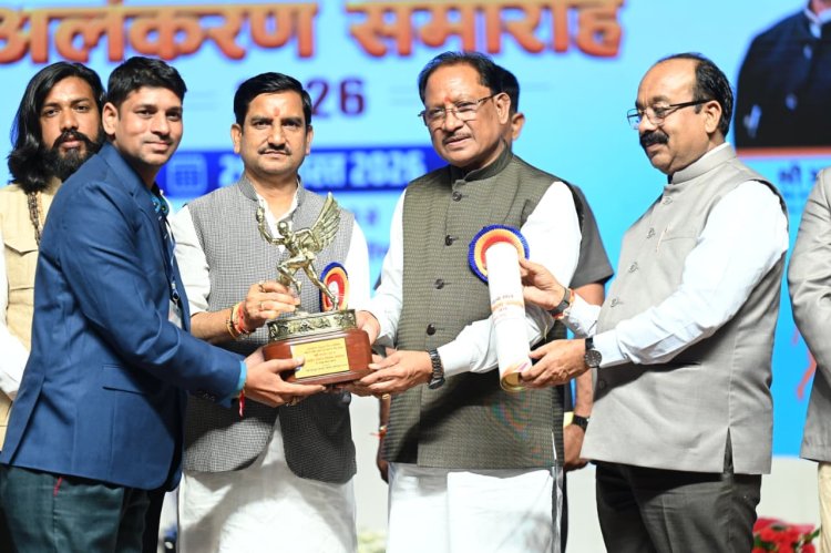 *राष्ट्रीय खेल दिवस पर मुख्यमंत्री विष्णु देव साय ने 126 खिलाड़ियों एवं प्रशिक्षकों को प्रदान किए राज्य खेल अलंकरण*