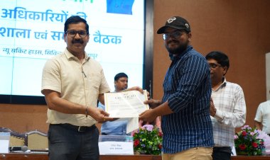 *राजधानी रायपुर में जनसंपर्क अधिकारियों एवं सोशल मीडिया समन्वयकों की राज्य स्तरीय समीक्षा बैठक संपन्न*