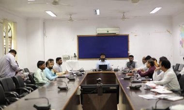 *कलेक्टर रोहित व्यास ने राजस्व एवं भारतमाला सड़क परियोजना के कार्यों की समीक्षा की, प्रोजेक्ट डायरेक्टर अंकित आनंद भी रहे मौजूद*
