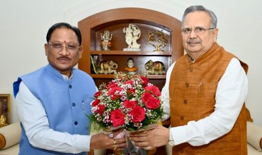 *राजनांदगांव में प्रस्तावित गैस आधारित फर्टिलाइजर प्लांट से औद्योगिक विकास और रोजगार को मिलेगी नई गति : मुख्यमंत्री  साय*  *मुख्यमंत्री विष्णु देव साय ने विधानसभा अध्यक्ष डॉ. रमन सिंह से की आत्मीय भेंट*