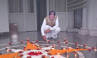 *प्रधानमंत्री नरेंद्र मोदी के जन्मदिवस पर मुख्यमंत्री विष्णु देव साय ने अपने निवास पर जलाया ‘आशीर्वाद का दीया’*