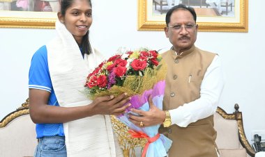 *एशियन गेम्स की स्वर्ण पदक विजेता टीम की संजू देवी को मुख्यमंत्री विष्णु देव साय ने 51 लाख रुपए की प्रोत्साहन राशि देने की घोषणा की*