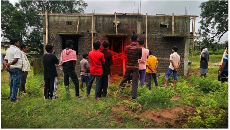 *आंगनबाड़ी भवन के छज्जे पर फंदे से लटका मिला 17 वर्षीय किशोर का शव*