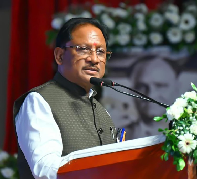 *अंबिकापुर के सड़क की वायरल वीडियो का  मुख्यमंत्री ने लिया संज्ञान:  कलेक्टर अजीत वसंत से दूरभाष पर की चर्चा, सड़क को तत्काल सुधारने के दिए निर्देश*