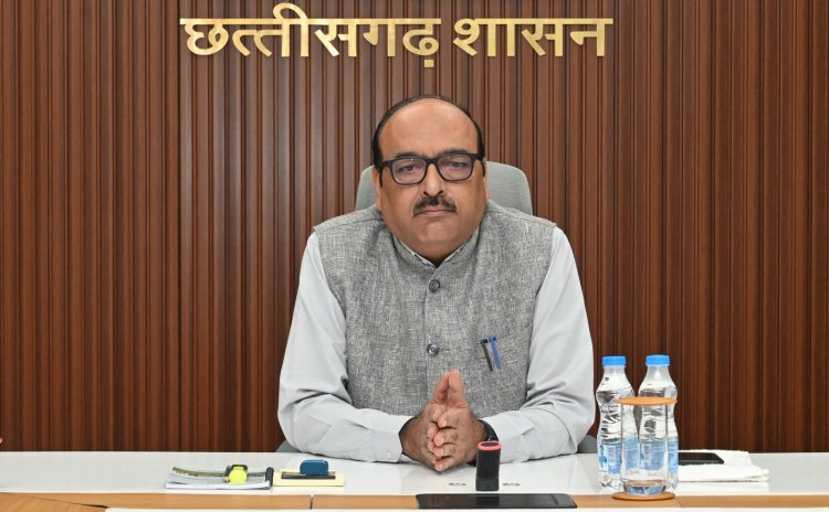 *छत्तीसगढ़ में सुघ्घर छत्तीसगढ़ अभियान की प्रगति तेज*  *मुख्य सचिव ने की कल्याणकारी योजनाओं के शत-प्रतिशत क्रियान्वयन की समीक्षा*