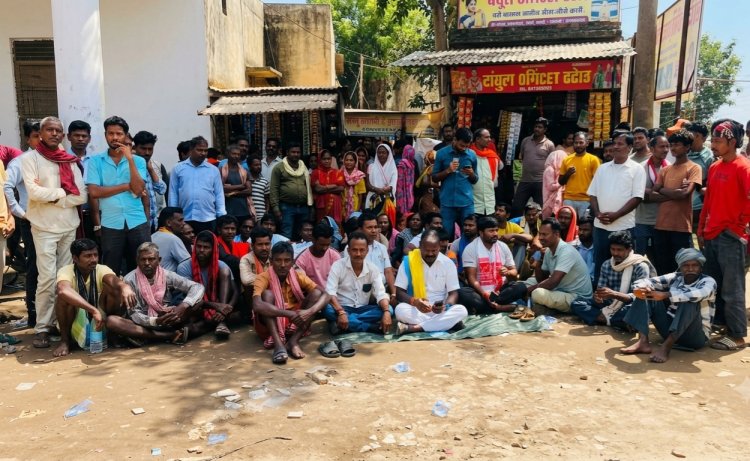 *करंट की चपेट में आकर मारे गए दो श्रमिकों की मौत पर बवाल, 50 लाख मुआवजे की मांग*