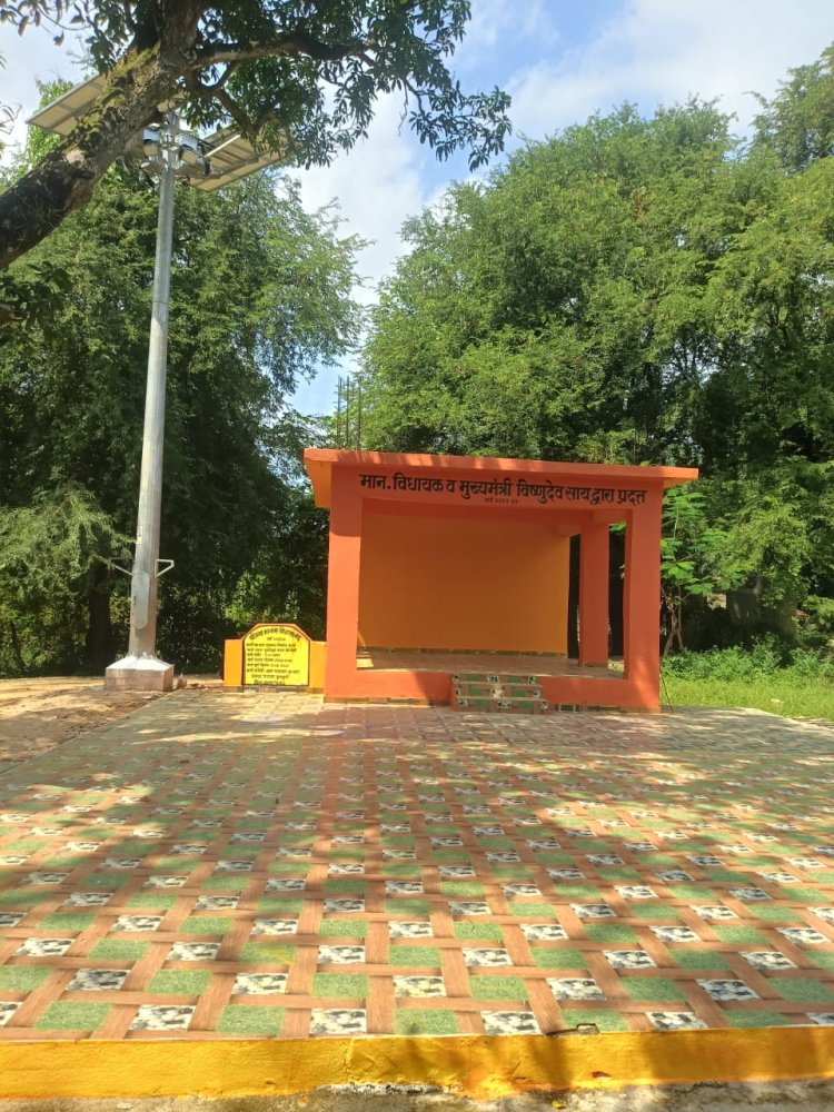*ग्रामीणों की मांग हुई पूरी, दुर्गा पूजा स्थल पर रंगमंच और हाई मास्ट लाइट की सौगात*