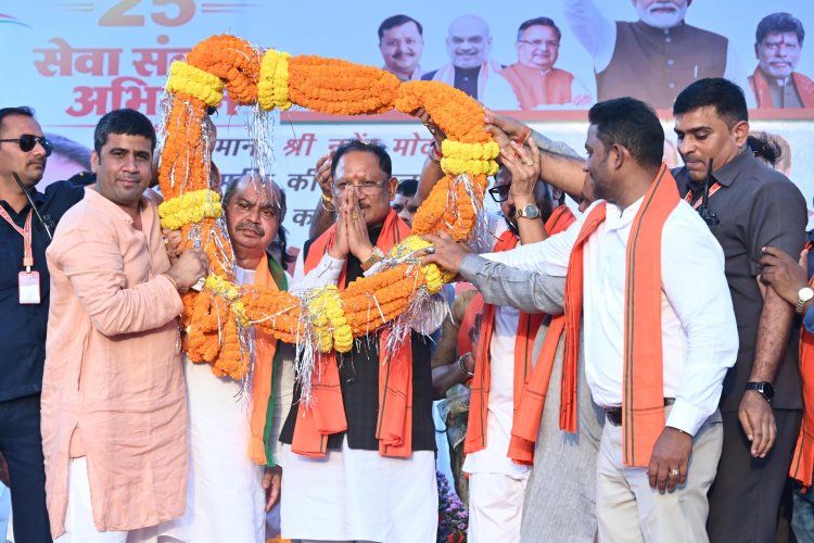 *मुख्यमंत्री विष्णुदेव साय देवेंद्र नगर चौक से लाल चौक तक नशामुक्ति पदयात्रा में हुए शामिल*