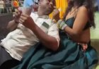 *गांव में आए आर्केस्ट्रा की डांसर के ऊपर लोटमलोट होने लगा गांव का उप सरपंच*